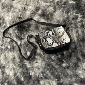 Stylish Black and White Snake Print Women's Bag